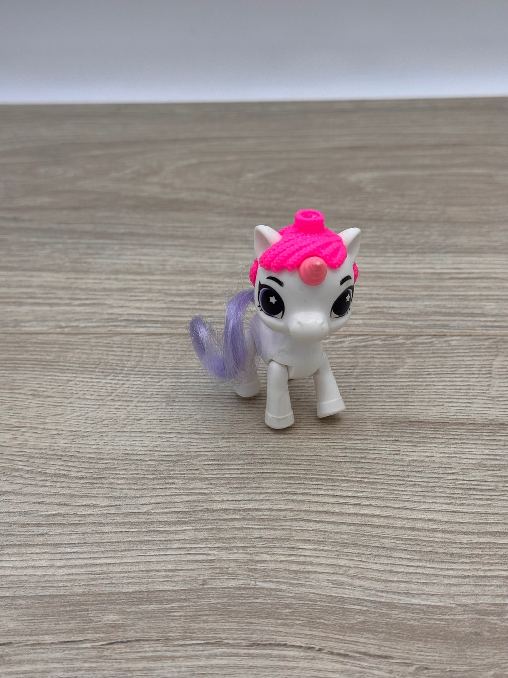 ZURU 5 Surprise Unicorn Squad White Unicorn Pink Mane Purple Tail + Accessories