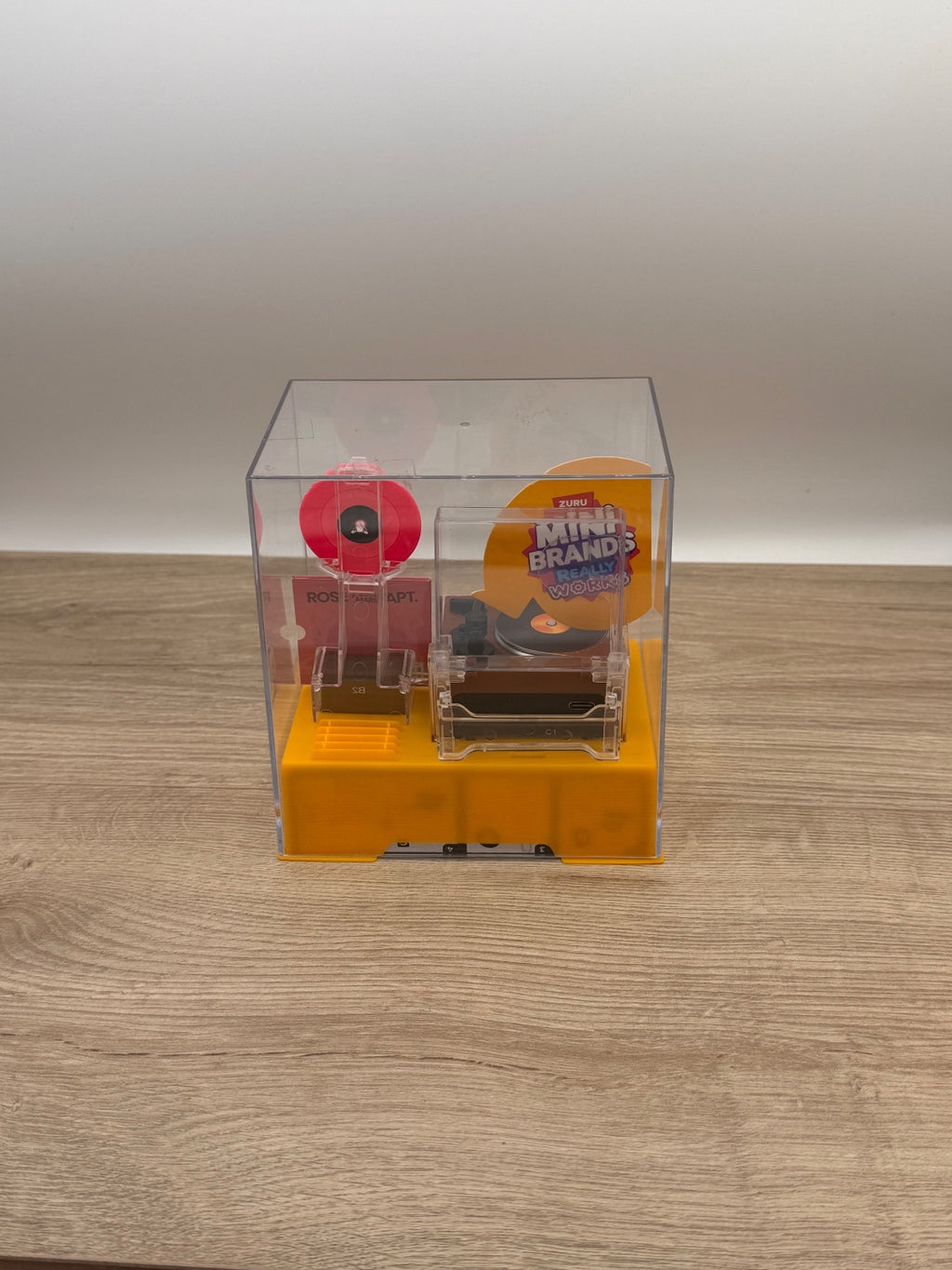 ZURU Mini Brands APT Vinyl Record Player Rosé Bruno Mars