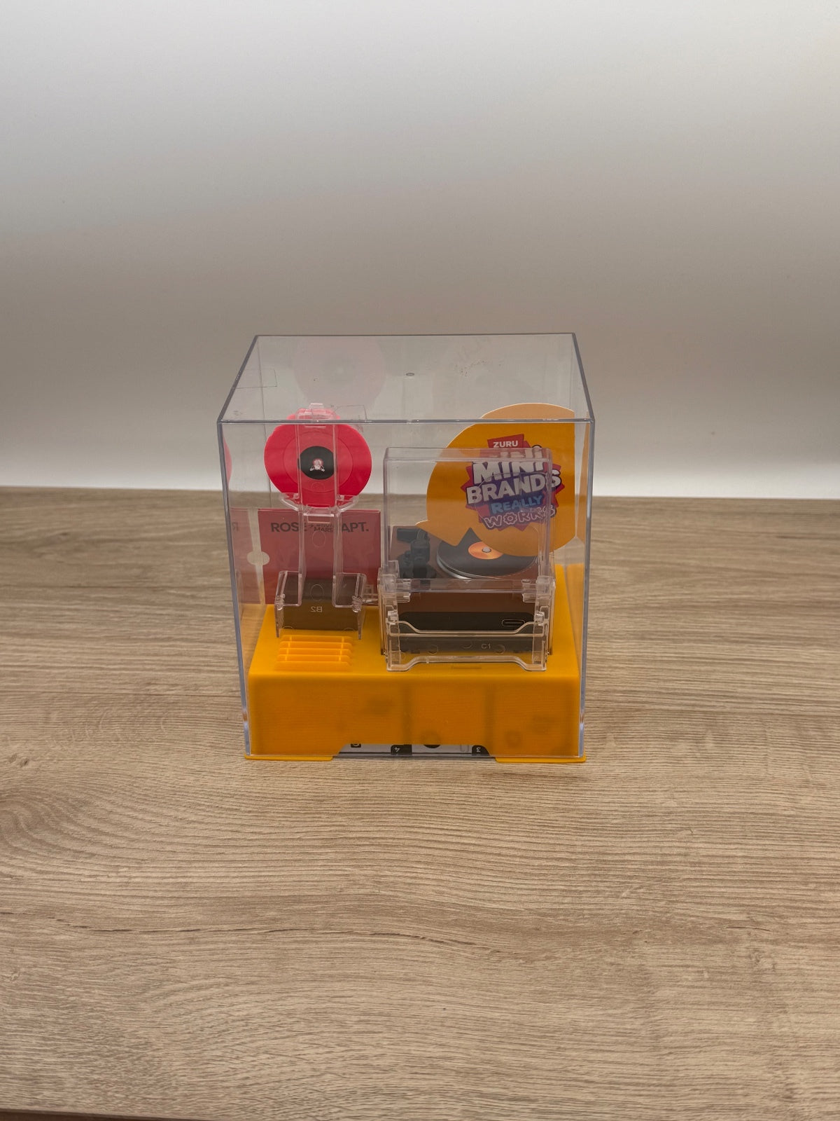 ZURU Mini Brands APT Vinyl Record Player Rosé Bruno Mars