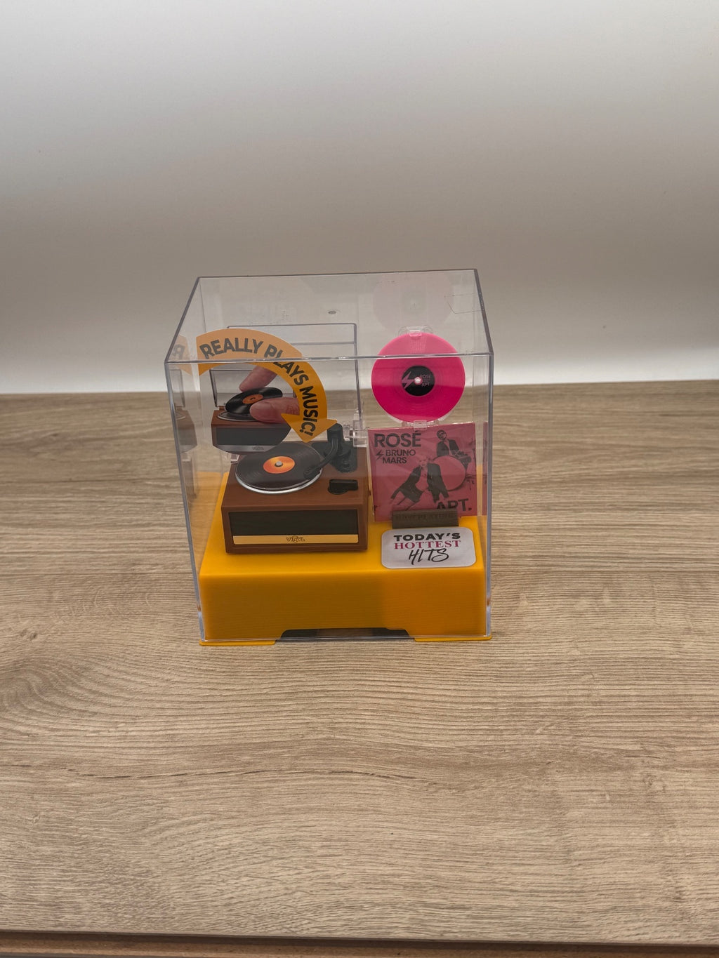 ZURU Mini Brands APT Vinyl Record Player Rosé Bruno Mars