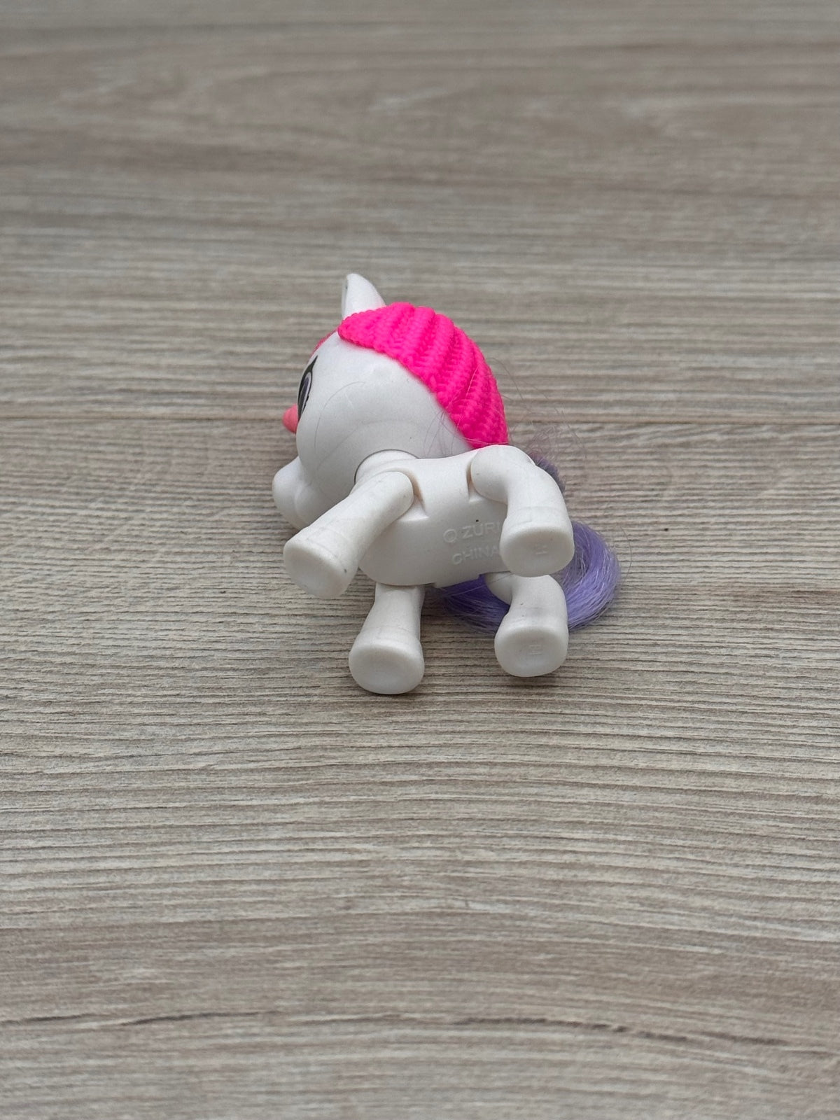 ZURU 5 Surprise Unicorn Squad White Unicorn Pink Mane Purple Tail + Accessories