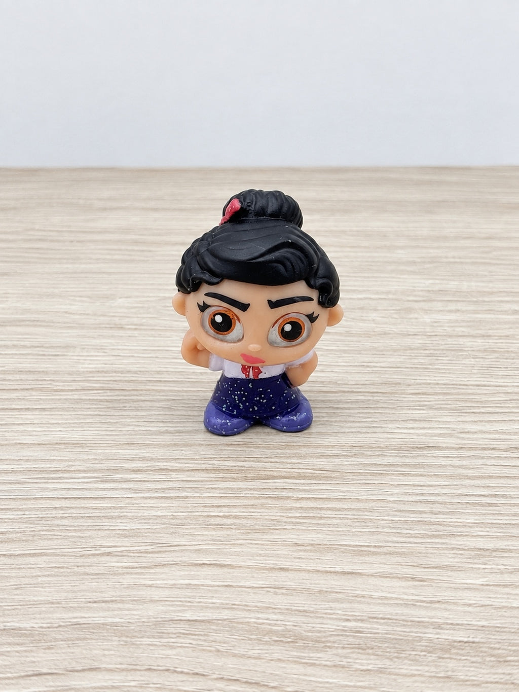 Disney Doorables Encanto Luisa Madrigal Exclusive Minifigure
