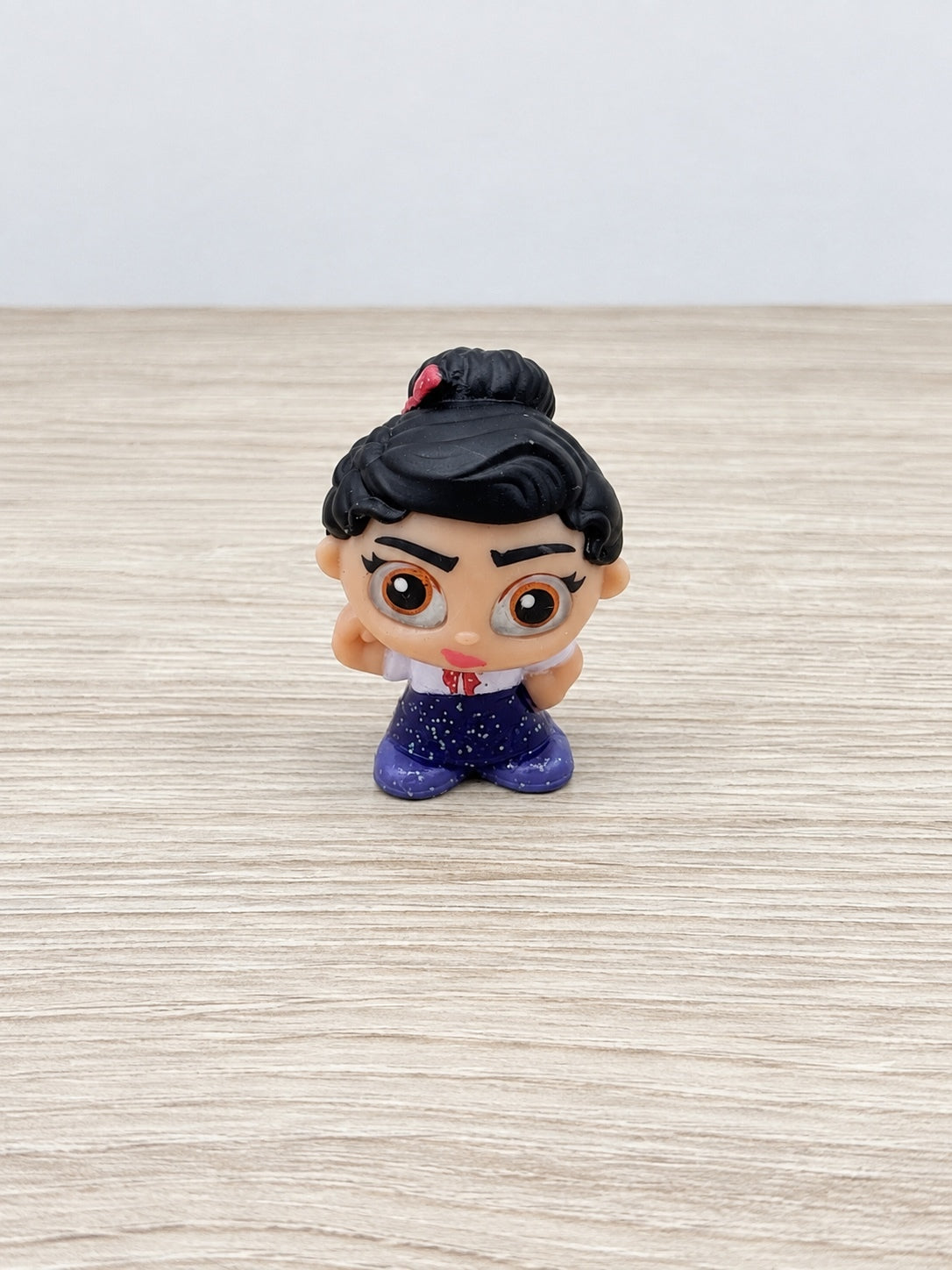 Disney Doorables Encanto Luisa Madrigal Exclusive Minifigure