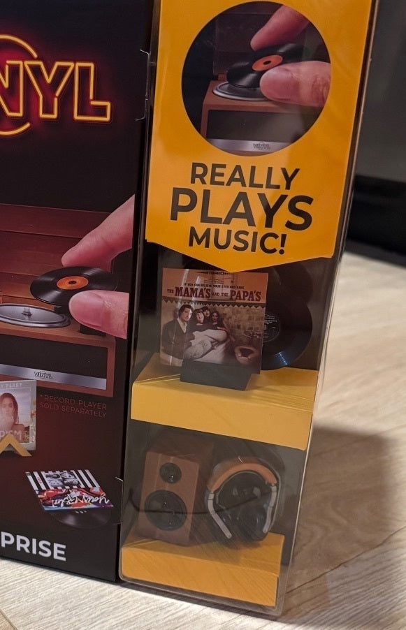 ZURU Mini Brands Vinyl Really Works Retail Display